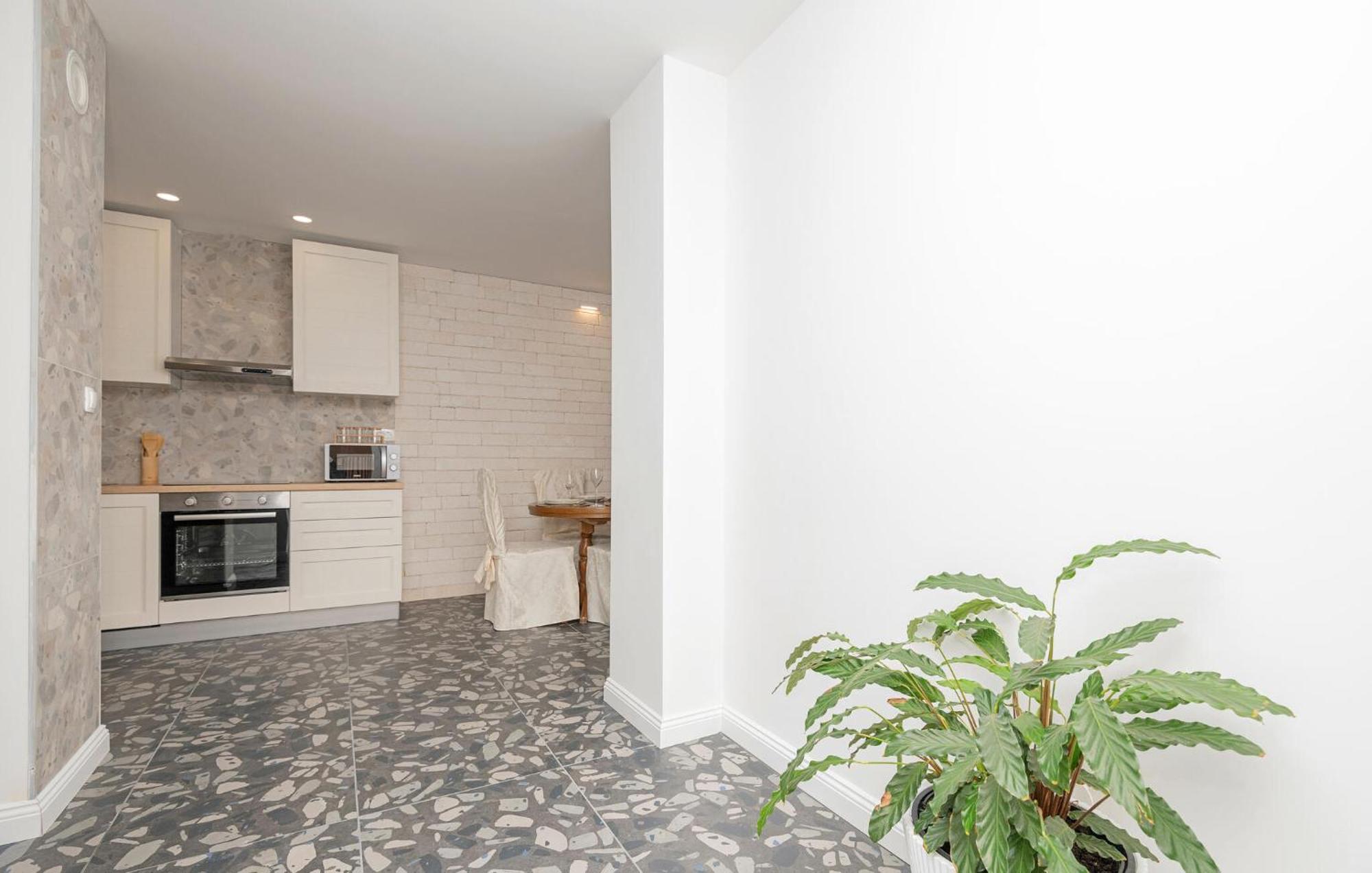 Cozy Apartment In Makarska With Kitchen Eksteriør bilde
