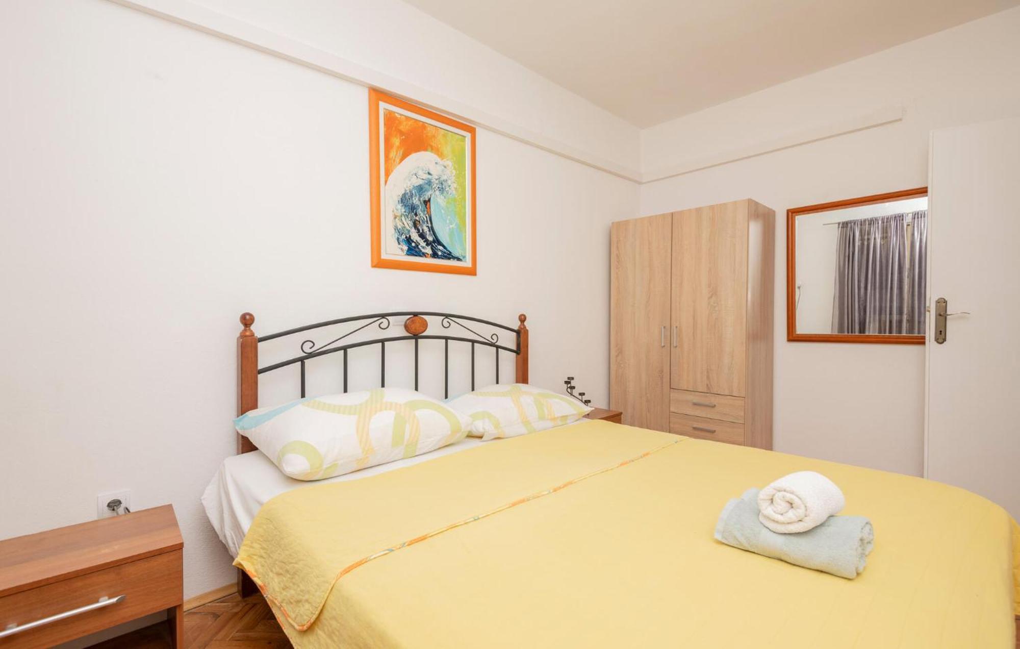 Cozy Apartment In Makarska With Kitchen Eksteriør bilde
