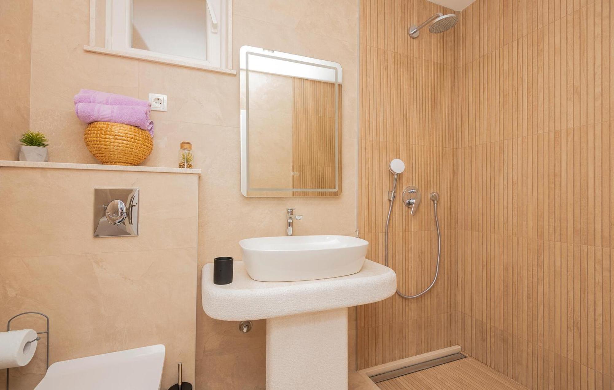 Cozy Apartment In Makarska With Kitchen Eksteriør bilde
