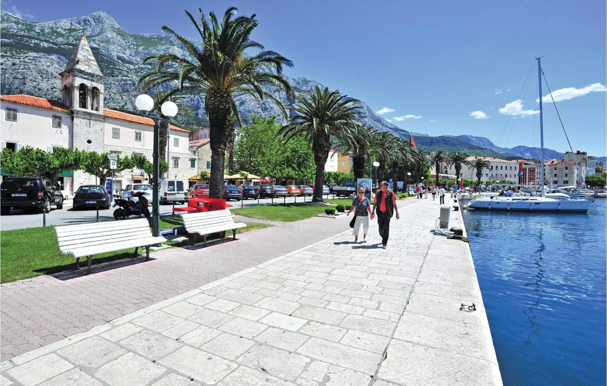 Cozy Apartment In Makarska With Kitchen Eksteriør bilde